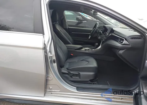 2021 Toyota Camry Se z USA, uszkodzony, nr VIN 4T1G11AK2MU614690